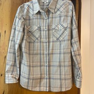 Women’s Wrangler Pearl Snap shirt